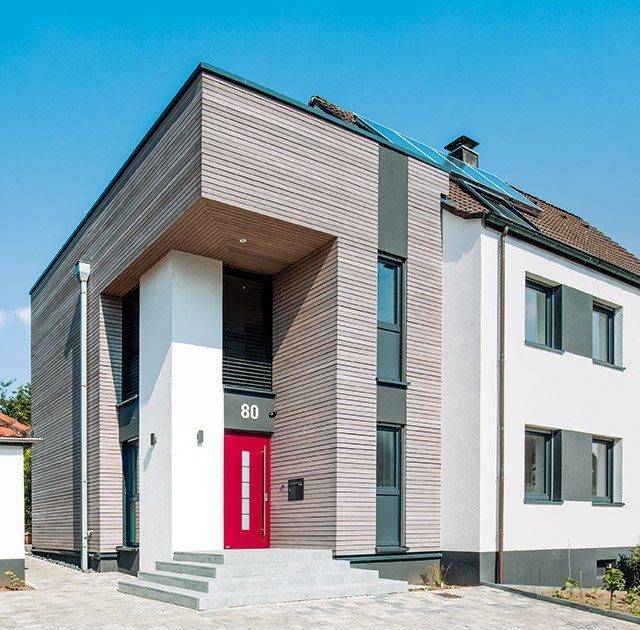 Anbau mit neuer Fassade aus Holz