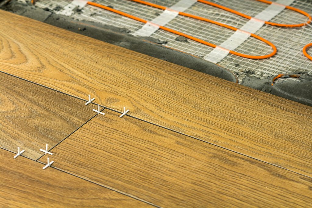 Elektrische Fussbodenheizung verlegt unter Keramikfliesen