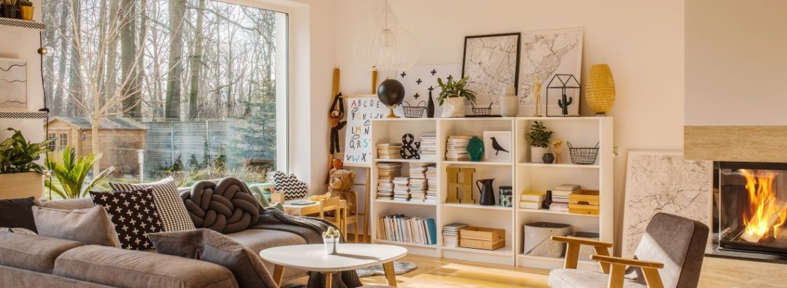 gemütliches Wohnzimmer in hellen Farben