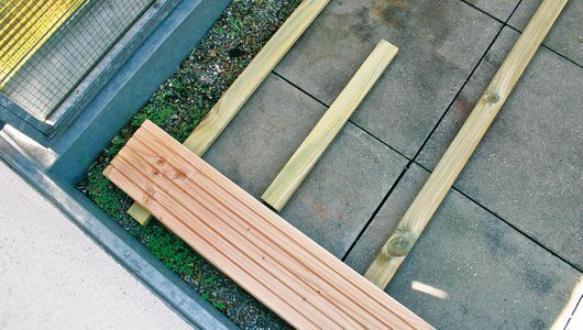 Unsichtbare Montage von Holz-Terrassendielen