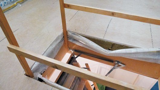 Dachausbau: Bodentreppe dicht einbauen