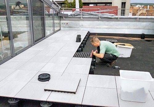 Flachdach mit neuem Terrassensystem