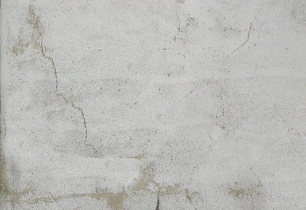 Fassadensanierung_Fassadenschäden_abgenutzte und verwitterte Fassade