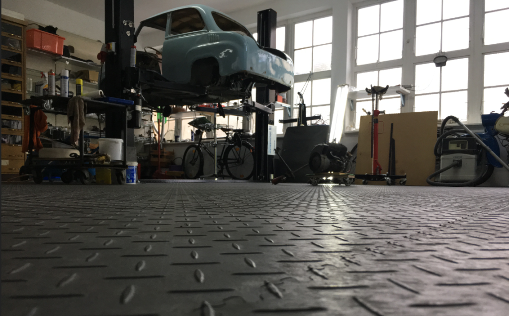 PVC-Garagenboden – der belastbare Bodenbelag für ein schnelle und einfache Renovierung