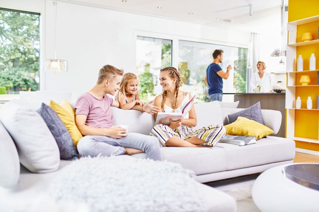 Fassadendämmung Altbau_Familie Wohnzimmer