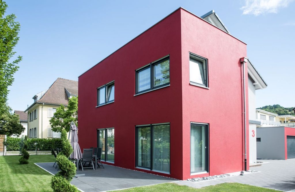Fassade gestalten_rote Fassadenfarbe Ansicht Haus