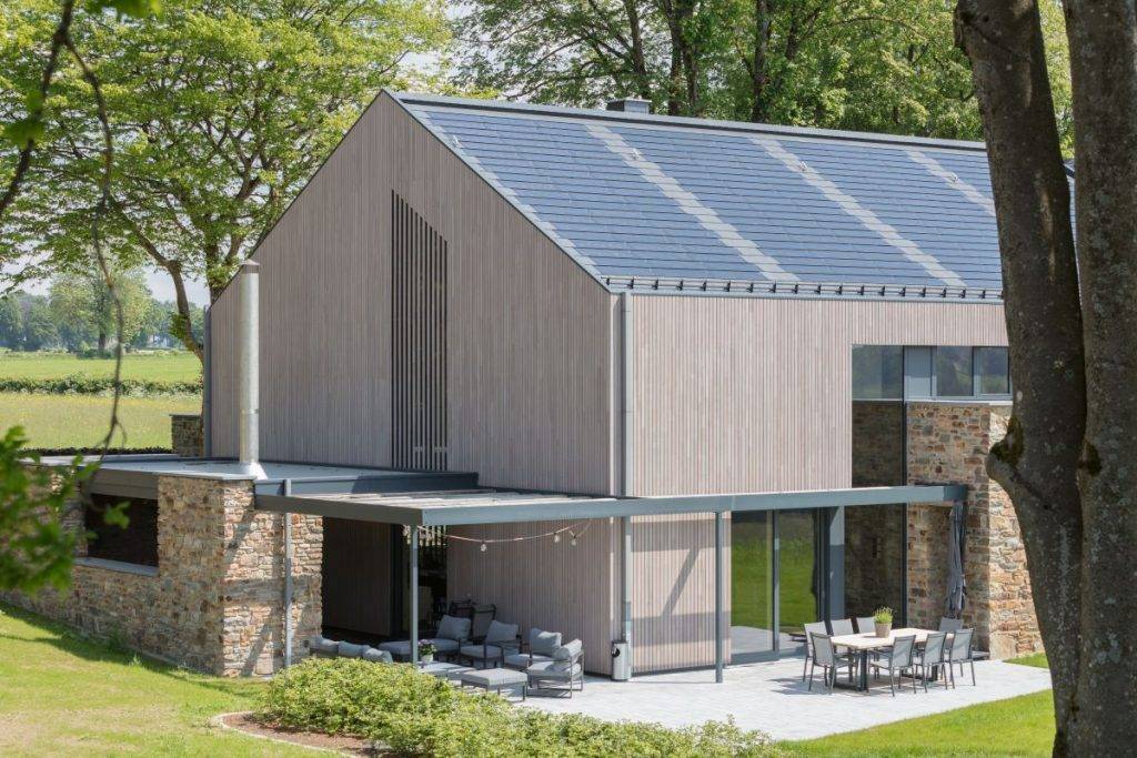 Indach Solarmodule Schieferdach Haus Ansicht