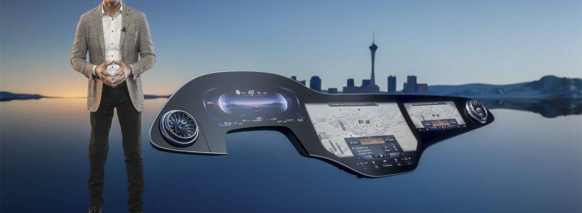 Sajjad Khan, Mitglied des Vorstands der Mercedes-Benz AG und CTO, präsentiert auf der digitalen CES den MBUX Hyperscreen, inklusive des neuen intelligenten Features "Mercedes Travel Knowledge".