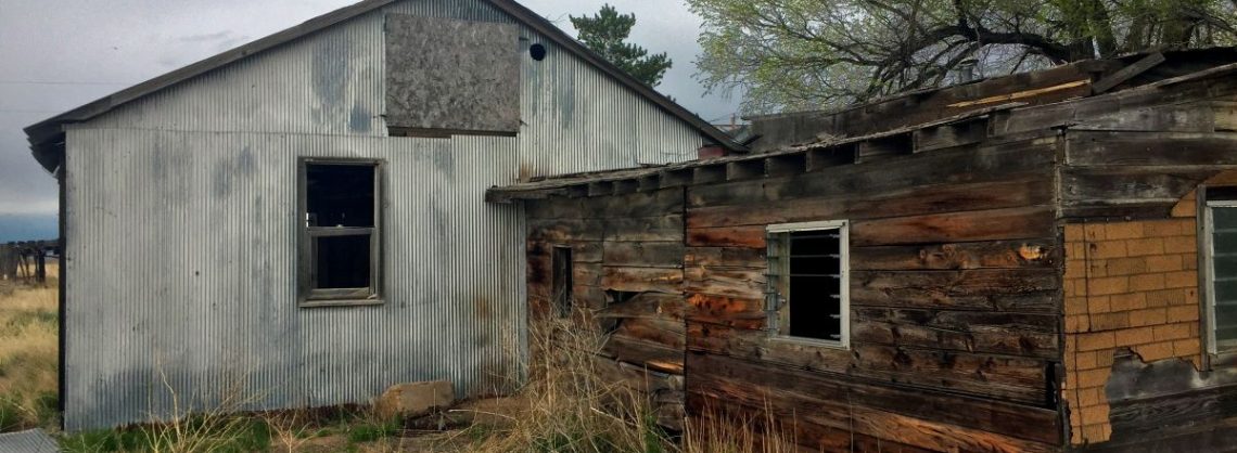 Abbruch von Nebengebäuden 1 verfallenes Nebengebäude Envato Elements StructuredVision