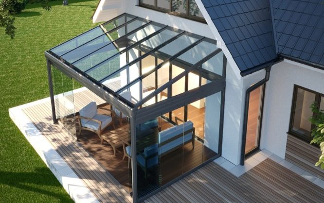 Haus mit Wintergarten auf Terrasse