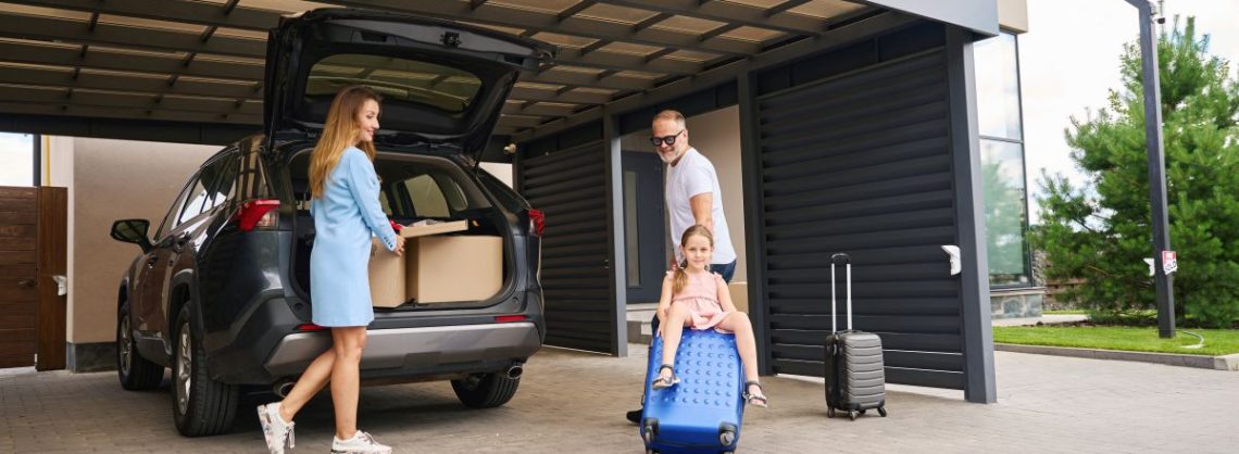 Carport mit Familie Envato Elements Iakobchuk