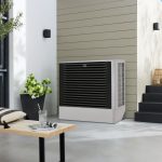 Bild von Wärmepumpe auf der gemütlichen Terrasse