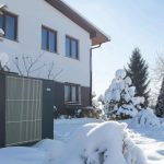 Wärmepumpe im Winter mit Schnee